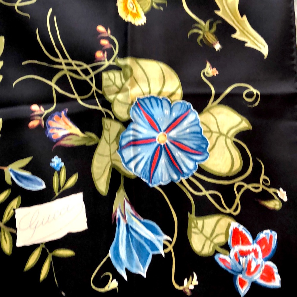 Gucci 100% silk scarf